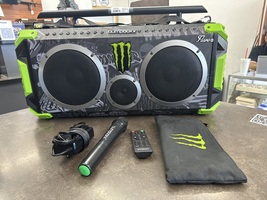 BUMPBOXX FLARE 8 MONSTER EDITION BLUETOOTH BOOMBOX w/ MICROPHONE AND REMOTE 