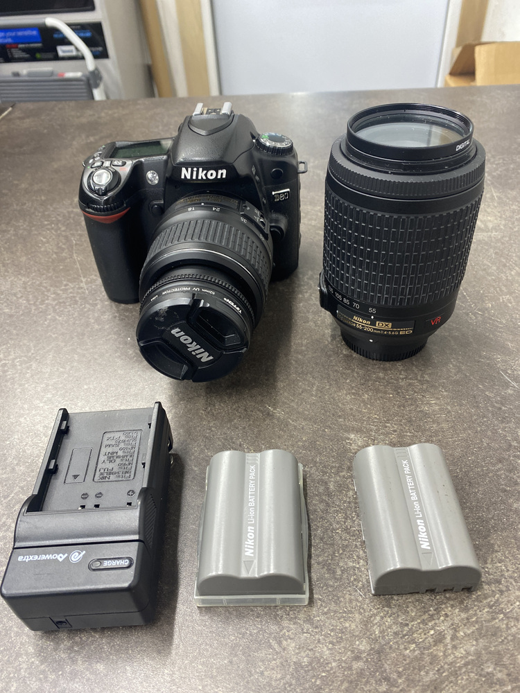 Nikon D80 Digital Camer Kit 2 Lenses 18 55mm 55 200mm 3 Batteries