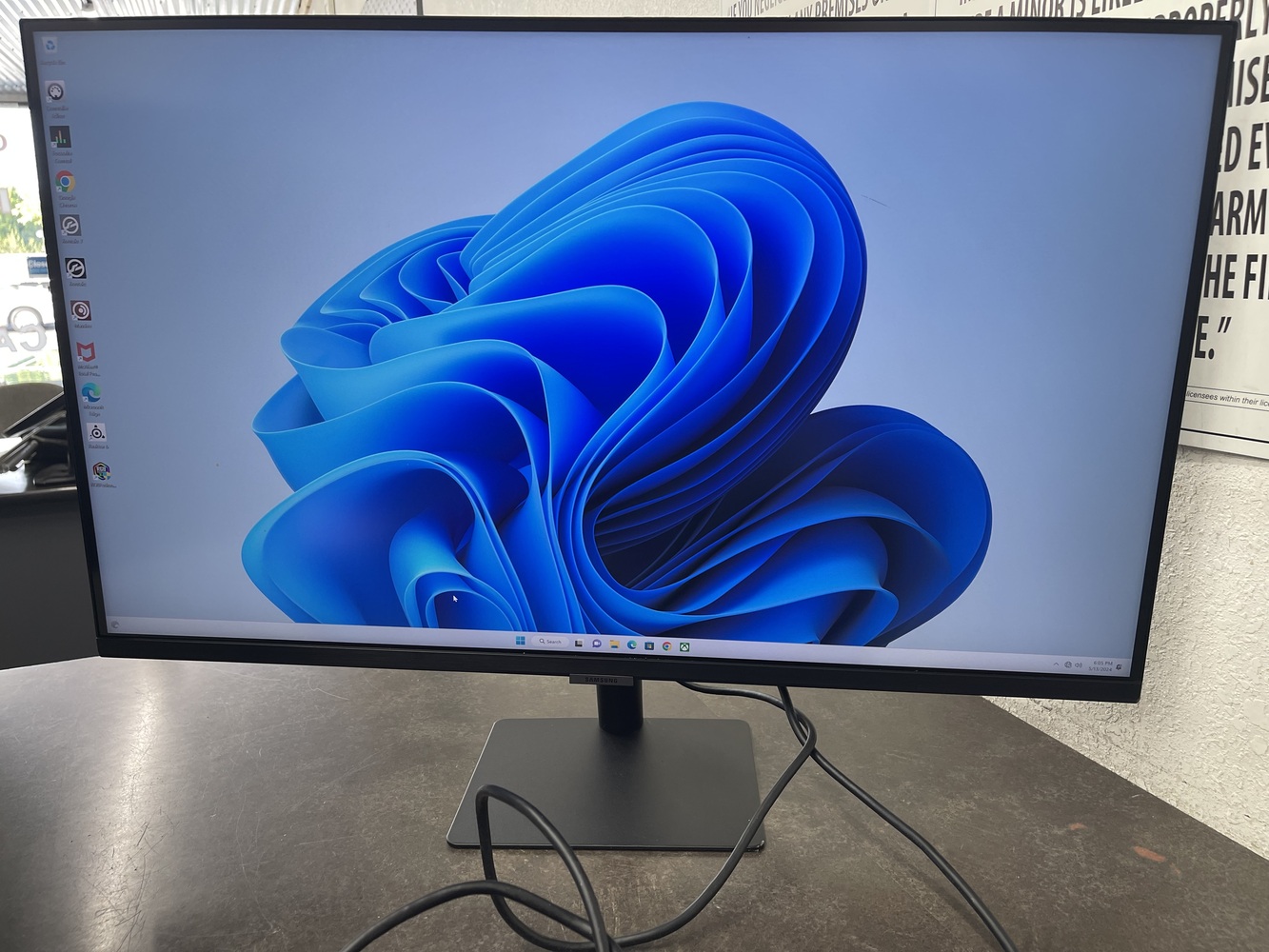 SAMSUNG S32A700NWN 32 inch 4K GAMING MONITOR W POWER CORD Lambert