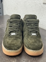  NIKE AIR FORCE 1 LOW '07 SUEDE DARK LODEN. SIZE 8 WOMEN. (749263-300)
