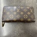 Louis Vuitton Monogram Zippy Wallet in the colowRose Ballerine