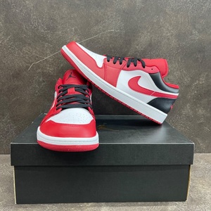 Air Jordan 1 Low Bulls 553558 163 