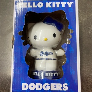 DODGERS 2023 SGA HELLO KITTY IN BOX (BOW LIGHT UP)
