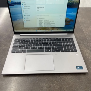 HP ZBook Firefly G11 32GB RAM 1TB SSD 16" w/ Charger