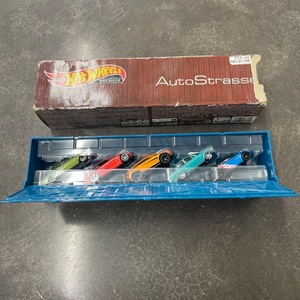 Hot Wheels Premium AutoStrasse Container Set