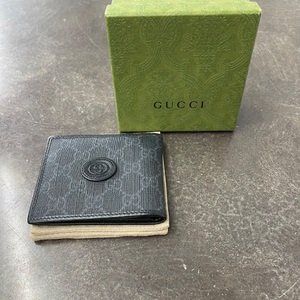 Gucci Men's GG Supreme Interlocking Bi Fold Wallet 