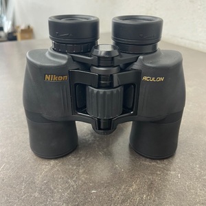 Nikon Aculon A211 8x42 8 Degree Binoculars & Case