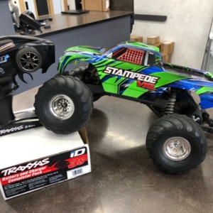 TRAXXAS Stampede VXL Brushless 4x4 RC TRUCK 