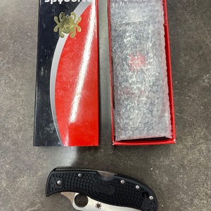 Spyderco Leaf Jumper Pin C262PBK