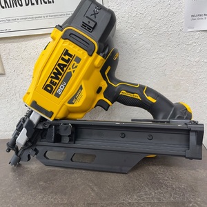 Dewalt 20 Volt 30 Degree Cordless Framing Nailer DCN930