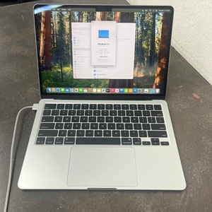 APPLE MACBOOK AIR 2025 M4 CHIP 16GB RAM 256GB LAPTOP