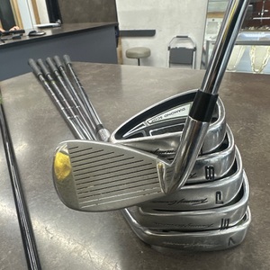TOMMY ARMOUR GOLD CLUB SET - 9 CLUBS IN TOTAL