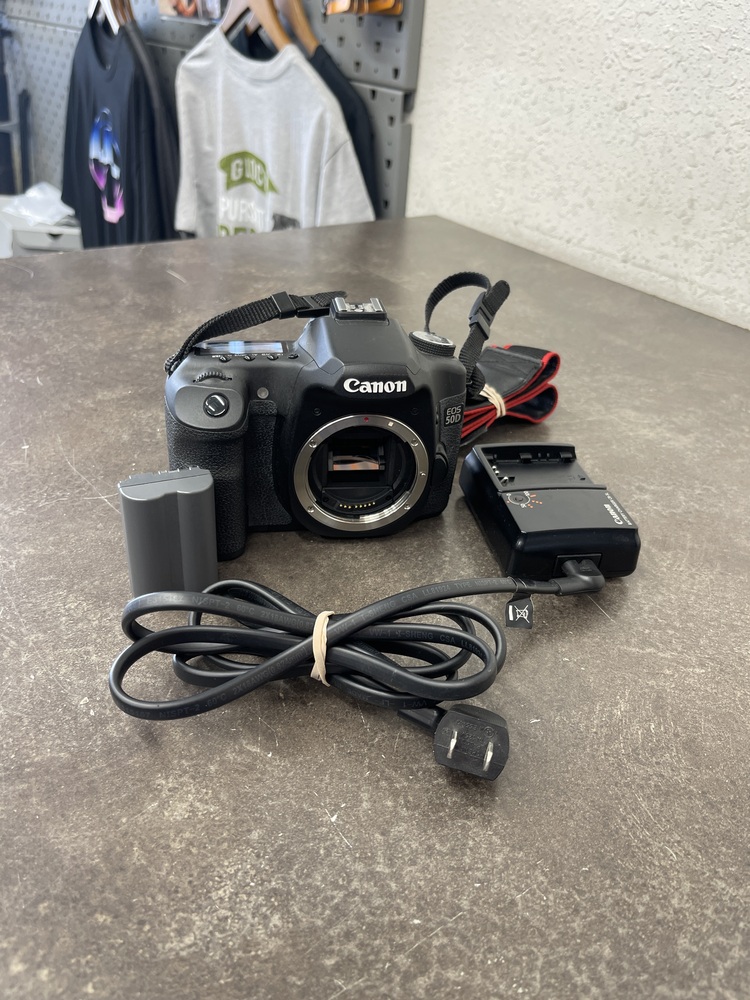CANON EOS 50D DSLR CAMERA BODY IN BLACK NO LENS MOUNT CAP. Lambert
