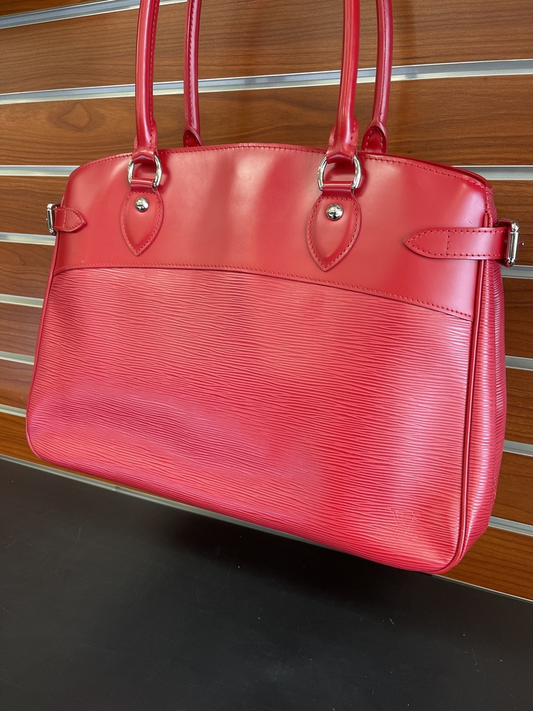 Louis Vuitton 2006 Red Epi Leather Passy MM Shoulder Bag