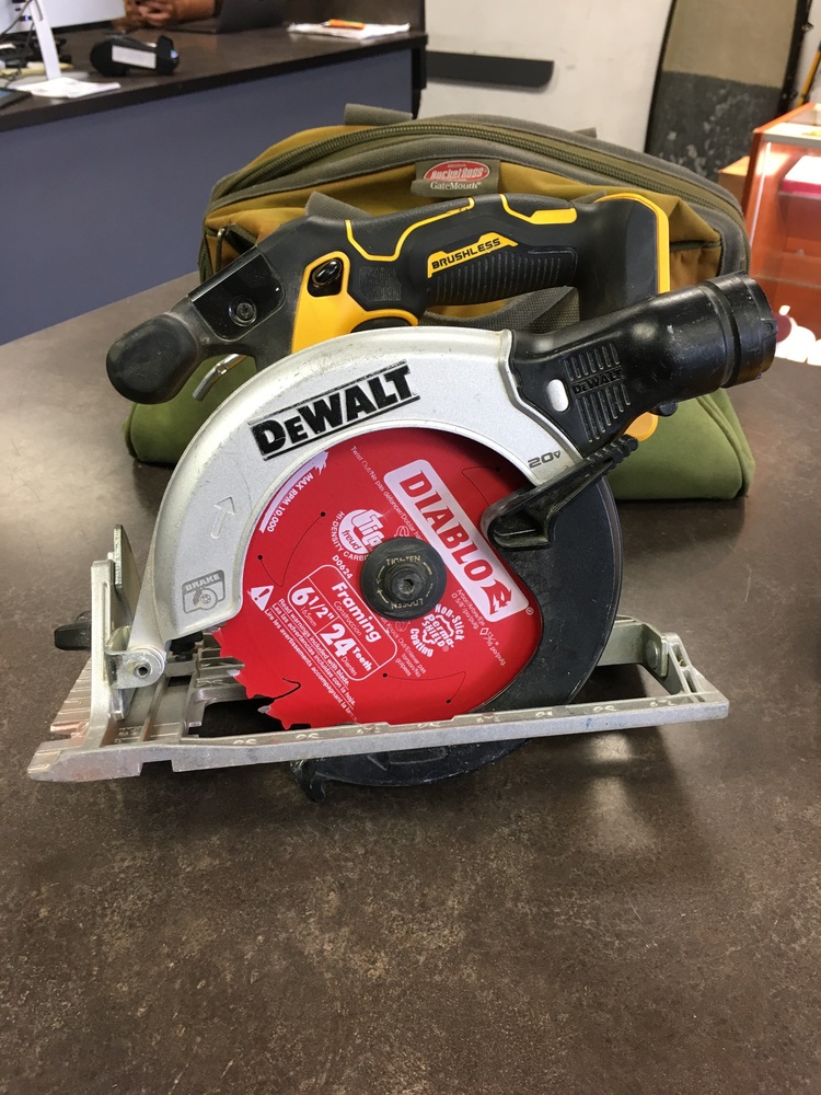 DEWALT DCS565 CORDLESS CIRCULAR SAW w/ ONE BATTERY AND CHARGER *NO DUST BAG*