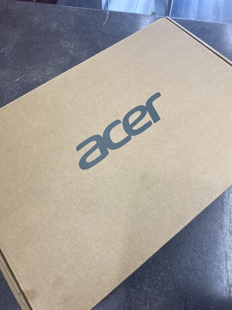 ACER TRAVELVATE B3 11.6 INCH LAPTOP WITH CHARGER AND BOX