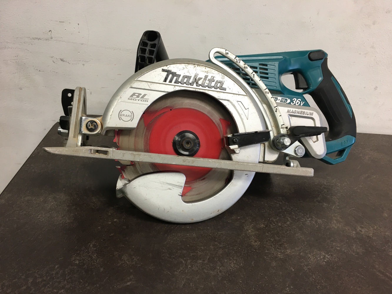 MAKITA XSR01 CORDLESS 71/4" 18V CIRCULAR SAW Lambert Pawn Shop